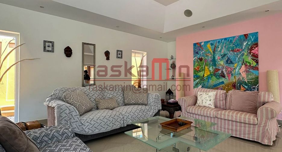 For rent 3 bedrooms villa in East Pattaya, Pattaya