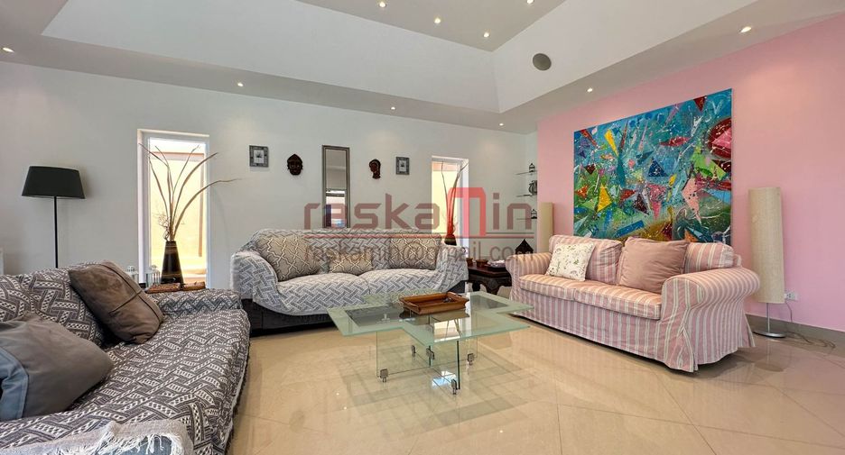 For rent 3 bedrooms villa in East Pattaya, Pattaya