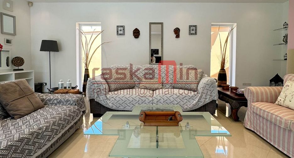 For rent 3 bedrooms villa in East Pattaya, Pattaya
