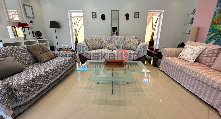For rent 3 bedrooms villa in East Pattaya, Pattaya