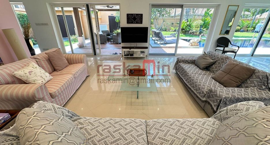For rent 3 bedrooms villa in East Pattaya, Pattaya