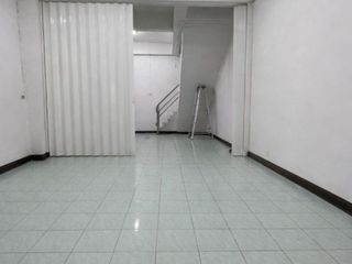 Casa adosada en venta de 2 habitaciones en Mueang Samut Prakan, Samut Prakan