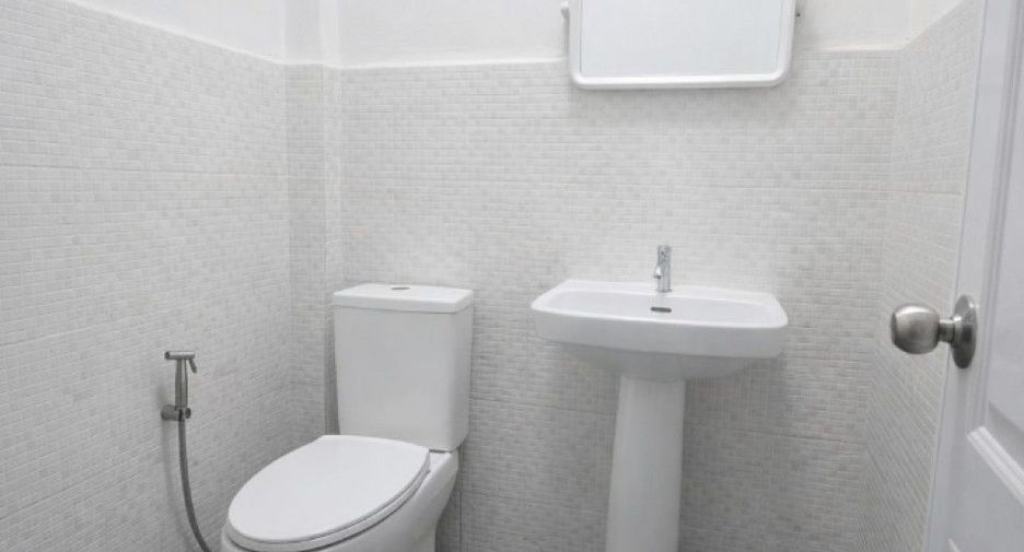 Reihenhaus zum Kauf mit 2 Zimmer in Mueang Samut Prakan, Samut Prakan