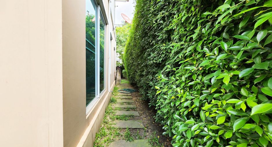 For sale 3 bedrooms house in Suan Luang, Bangkok