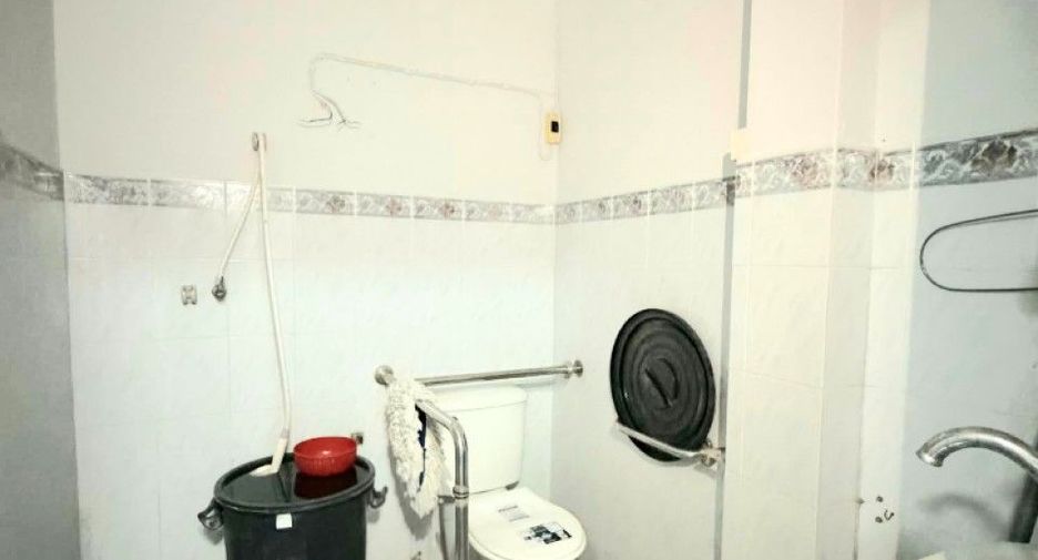 For sale 4 bedrooms townhouse in Mueang Nakhon Pathom, Nakhon Pathom