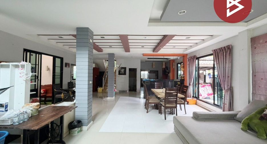 For sale 4 bedrooms house in Mueang Pathum Thani, Pathum Thani