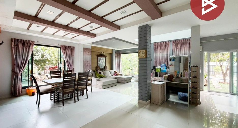 For sale 4 bedrooms house in Mueang Pathum Thani, Pathum Thani