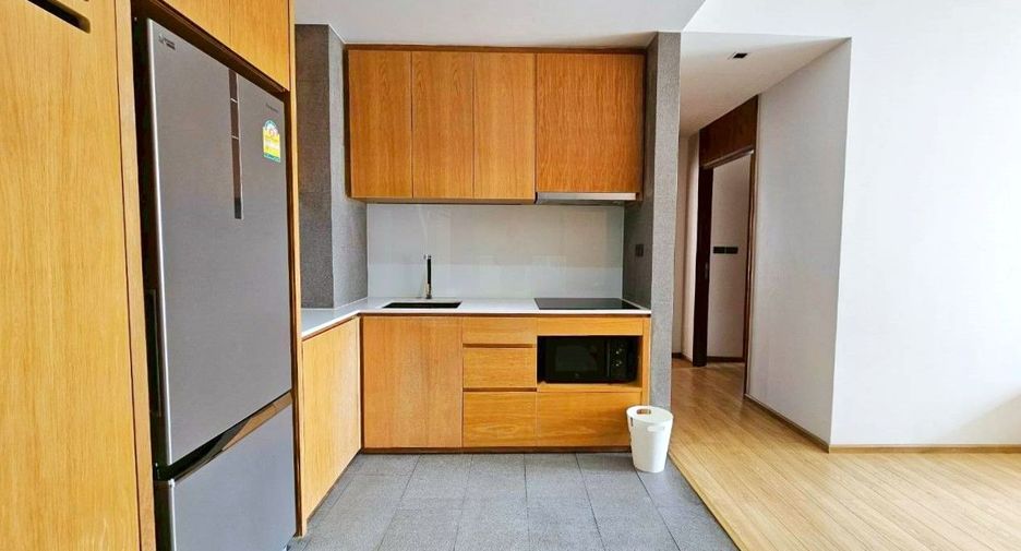 Apartamento con servicios en alquiler de 2 habitaciones en Khlong Toei, Bangkok