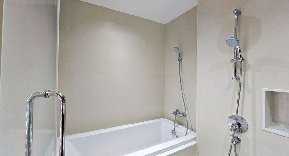 Apartamento con servicios en alquiler de 2 habitaciones en Khlong Toei, Bangkok
