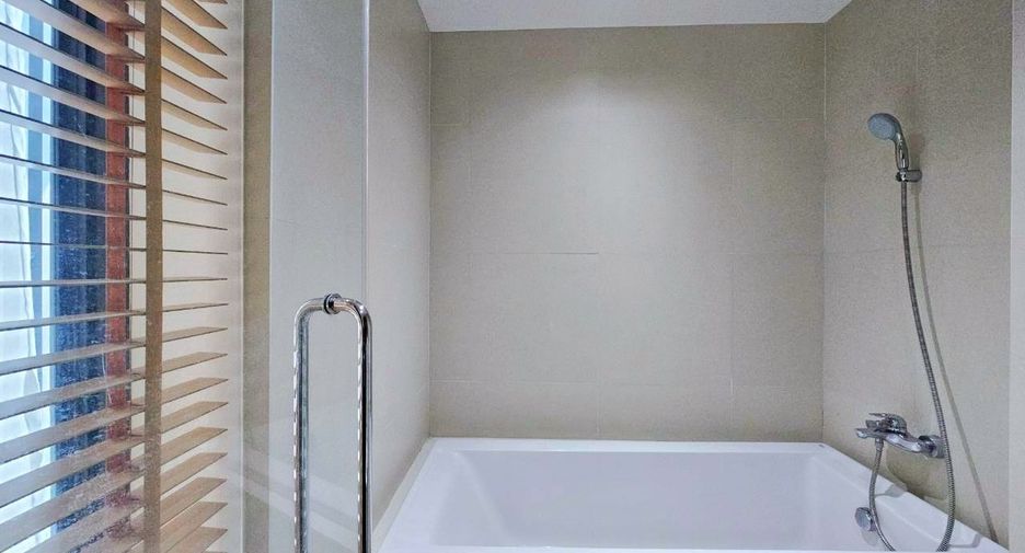 Apartamento con servicios en alquiler de 2 habitaciones en Khlong Toei, Bangkok