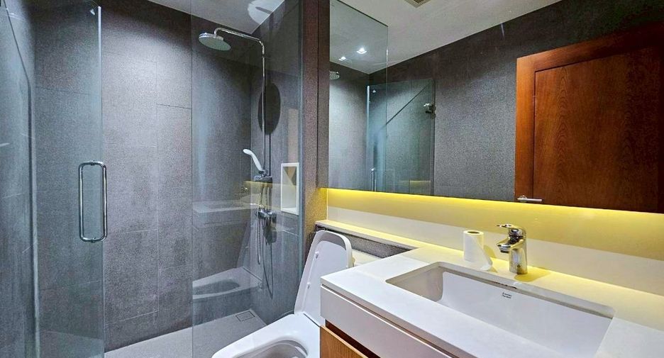 Apartamento con servicios en alquiler de 2 habitaciones en Khlong Toei, Bangkok