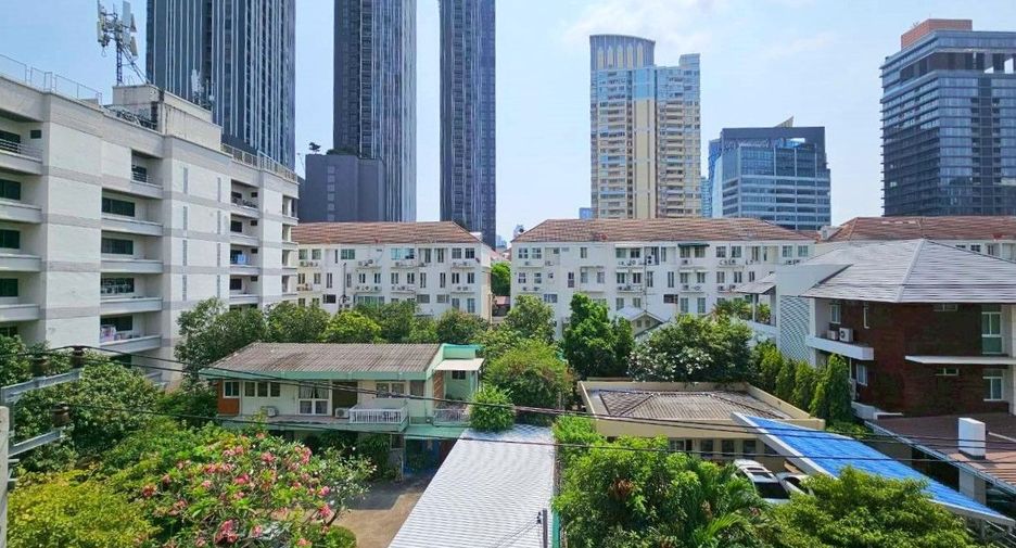 Apartamento con servicios en alquiler de 2 habitaciones en Khlong Toei, Bangkok