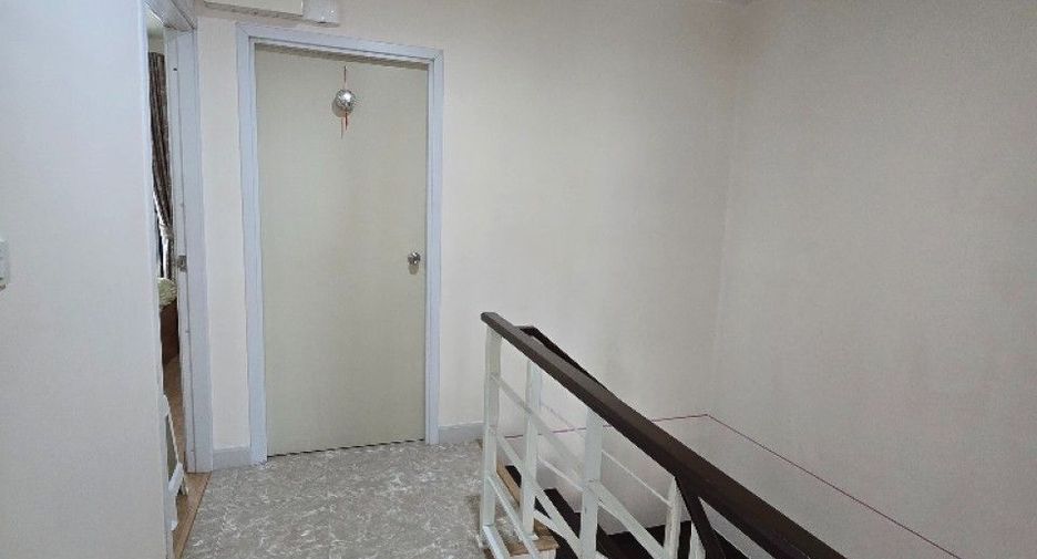 For sale 3 bedrooms townhouse in Mueang Samut Prakan, Samut Prakan