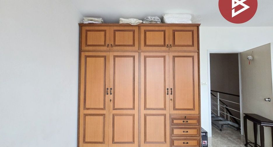 For sale 3 bedrooms townhouse in Mueang Samut Prakan, Samut Prakan
