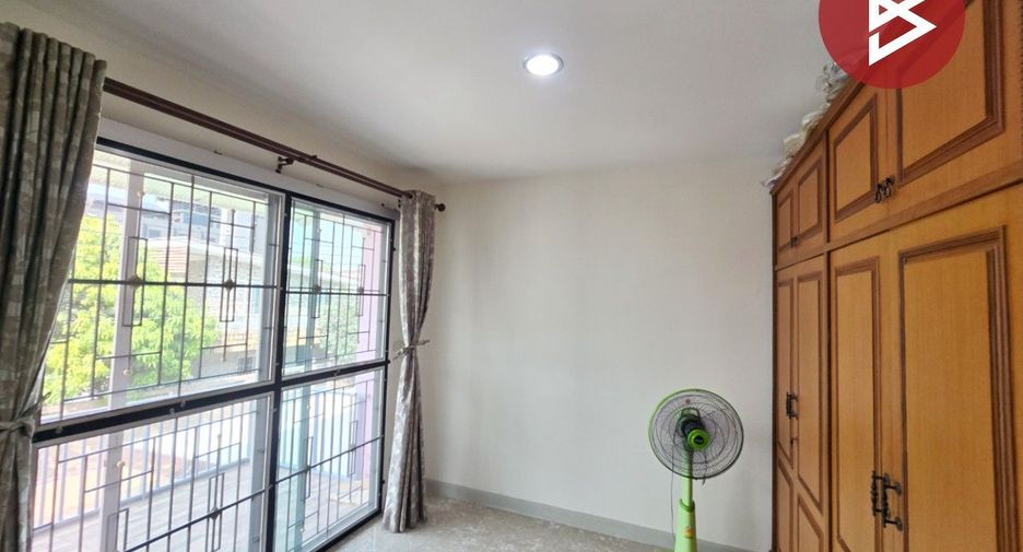 For sale 3 bedrooms townhouse in Mueang Samut Prakan, Samut Prakan