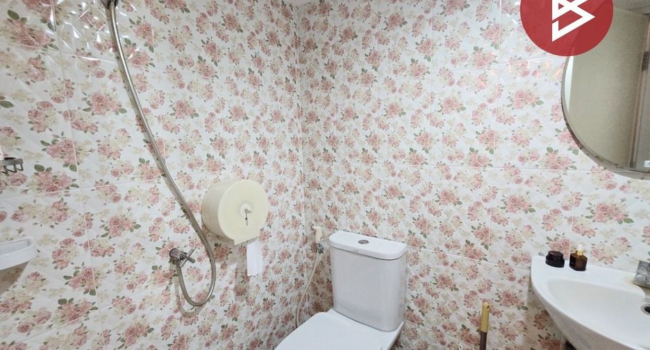 For sale 3 bedrooms townhouse in Mueang Samut Prakan, Samut Prakan