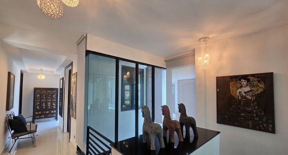 Casa en venta de 4 habitaciones en Si Racha, Chonburi