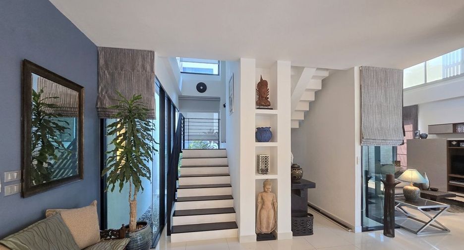 Casa en venta de 4 habitaciones en Si Racha, Chonburi