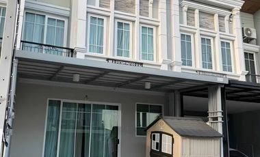出租 4 卧室 联排别墅 在 Chom Thong, 曼谷
