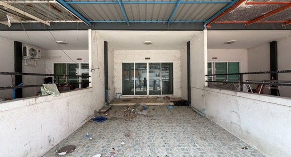 For sale 2 bedrooms townhouse in Ban Bueng, Chonburi