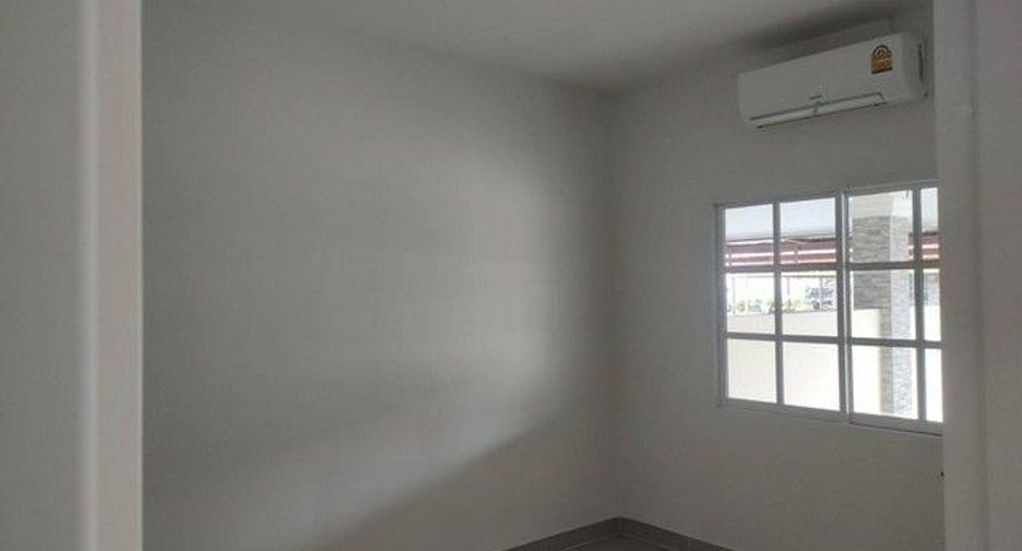 Reihenhaus zum Kauf mit 2 Zimmer in Ban Bueng, Chonburi