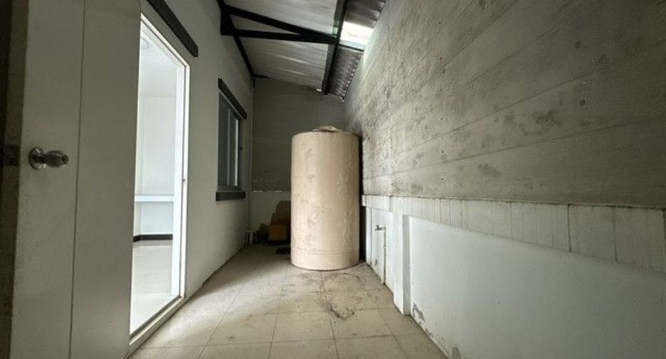 For sale 2 bedrooms townhouse in Phan Thong, Chonburi