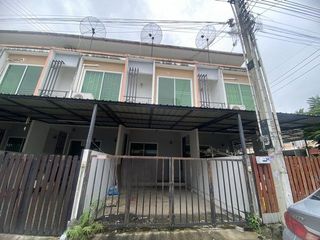 Reihenhaus zum Kauf mit 2 Zimmer in Ban Bueng, Chonburi