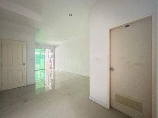 Reihenhaus zum Kauf mit 2 Zimmer in Ban Bueng, Chonburi
