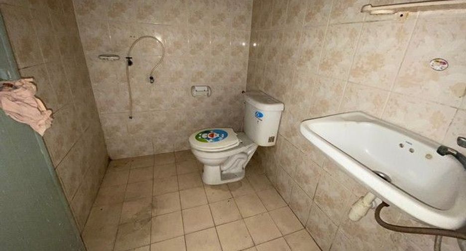 Продажа 3 спальни таунхаус в Ban Bueng, Чонбури