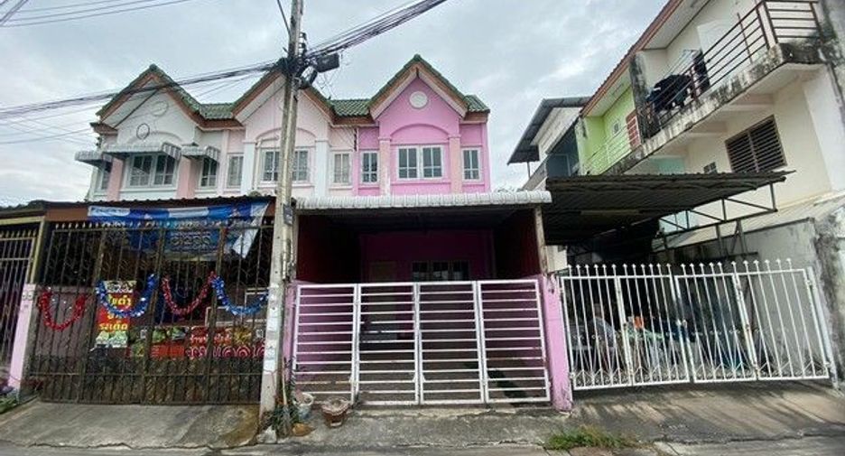 For sale 3 bedrooms townhouse in Plaeng Yao, Chachoengsao