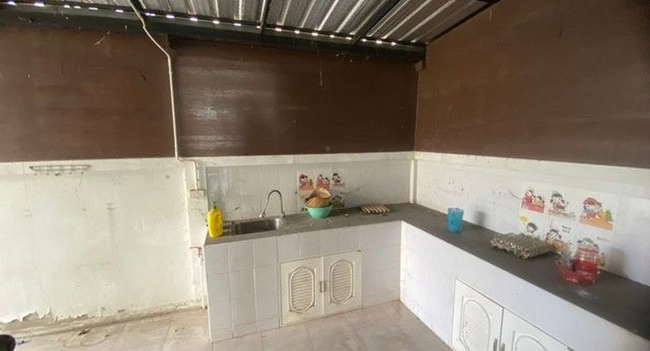 For sale 4 bedrooms house in Ban Bueng, Chonburi