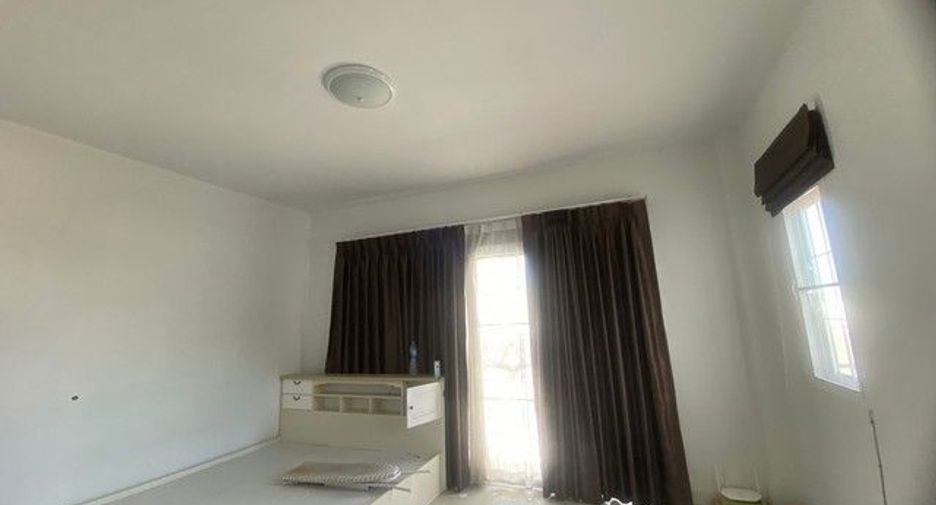 For sale 4 bedrooms house in Ban Bueng, Chonburi