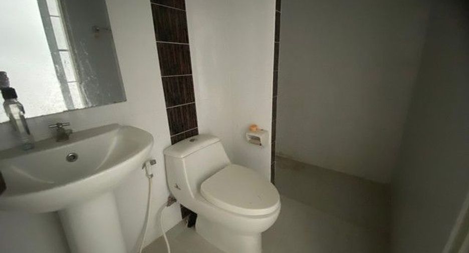 For sale 4 bedrooms house in Ban Bueng, Chonburi