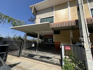 For sale 3 bedrooms townhouse in Ban Bueng, Chonburi