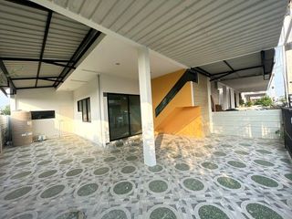 For sale 3 bedrooms townhouse in Ban Bueng, Chonburi