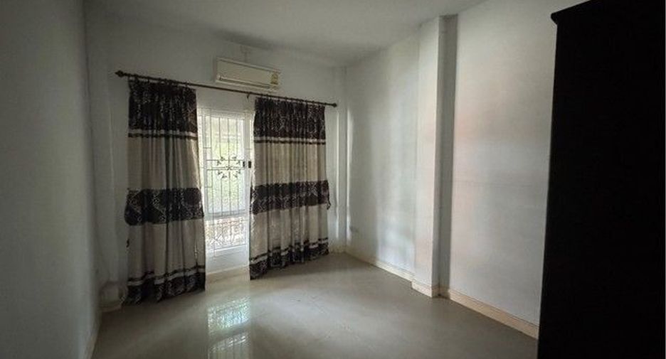 For sale 3 bedrooms house in Mueang Nakhon Ratchasima, Nakhon Ratchasima