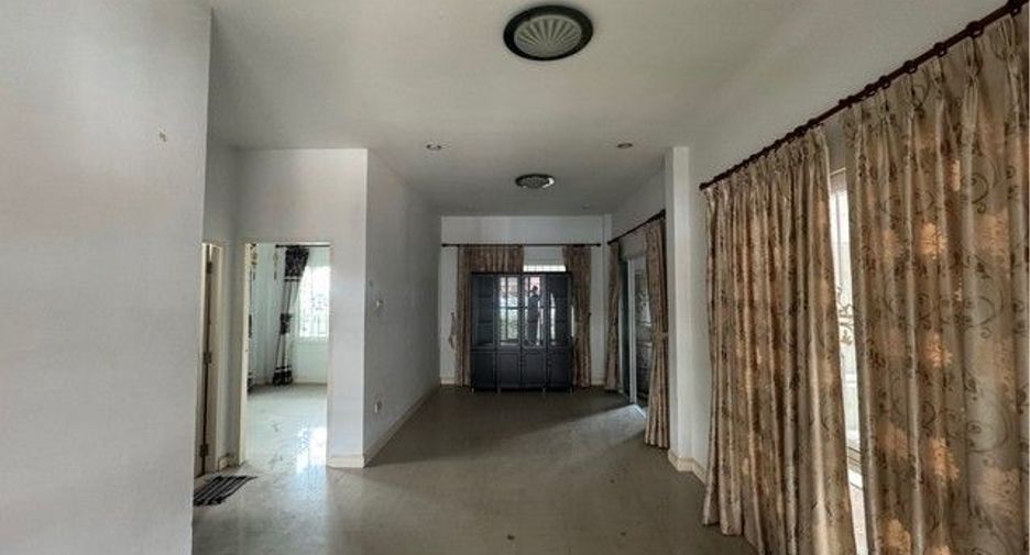 For sale 3 bedrooms house in Mueang Nakhon Ratchasima, Nakhon Ratchasima