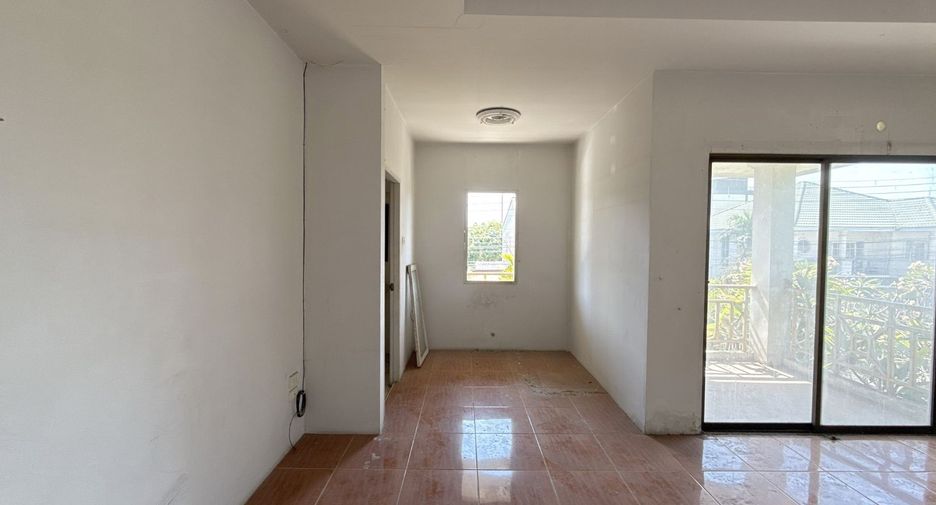 Casa en venta de 3 habitaciones en Ban Bueng, Chonburi