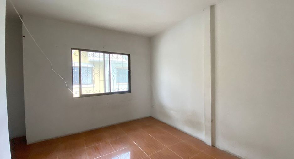 Casa en venta de 3 habitaciones en Ban Bueng, Chonburi