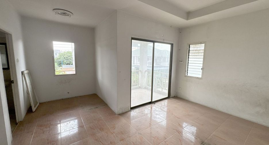 Casa en venta de 3 habitaciones en Ban Bueng, Chonburi