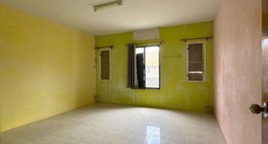 Casa adosada en venta de 2 habitaciones en Ban Bueng, Chonburi