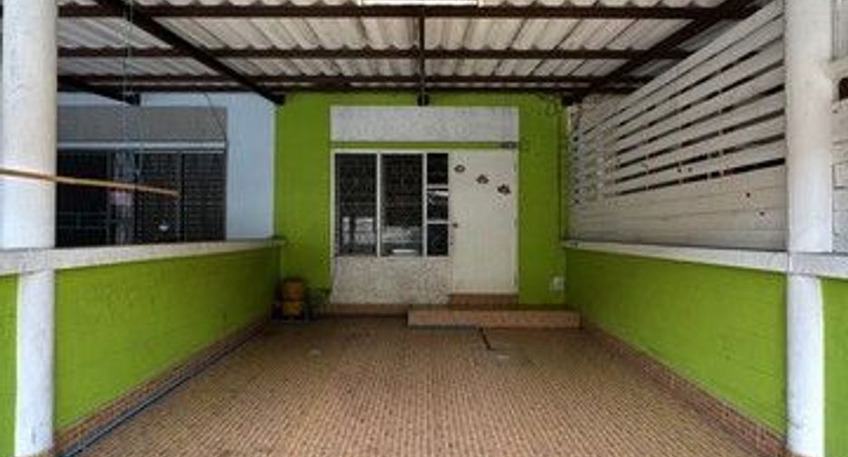 Casa adosada en venta de 2 habitaciones en Ban Bueng, Chonburi