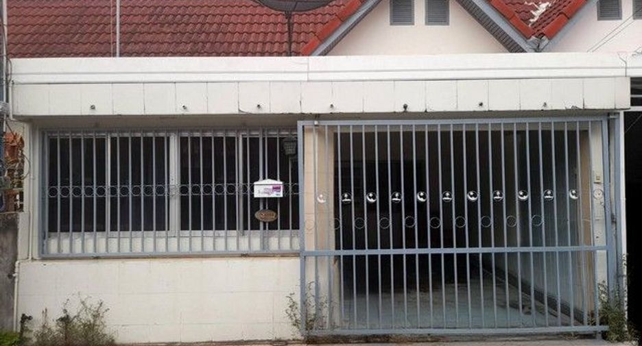 Casa adosada en venta de 3 habitaciones en Ban Bueng, Chonburi