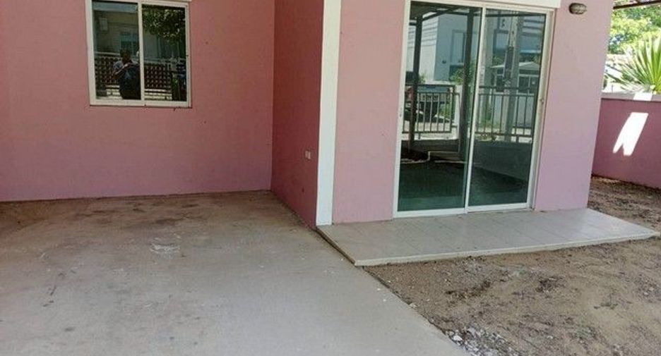 Casa en venta de 3 habitaciones en Ban Bueng, Chonburi