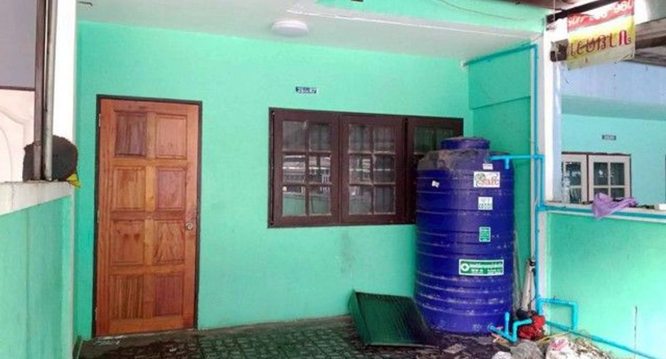 Casa adosada en venta de 3 habitaciones en Ban Bueng, Chonburi