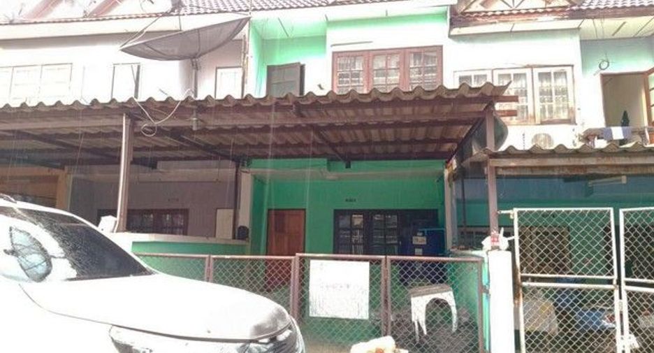Casa adosada en venta de 3 habitaciones en Ban Bueng, Chonburi