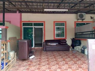 Reihenhaus zum Kauf mit 2 Zimmer in Ban Bueng, Chonburi