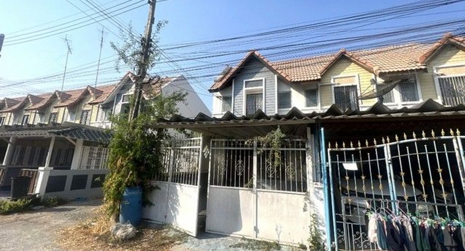 出售 3 卧室 联排别墅 在 Ban Bueng, Chon Buri