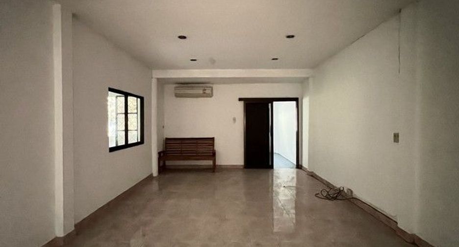 For sale 3 bedrooms townhouse in Ban Bueng, Chonburi