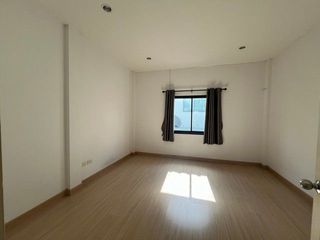 For sale 3 bedrooms townhouse in Ban Bueng, Chonburi